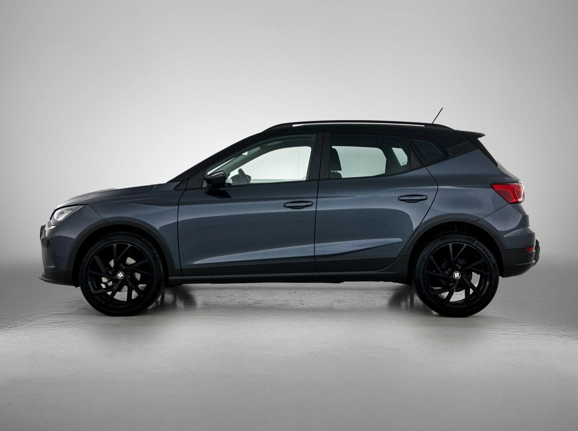 SEAT-Arona-image-1