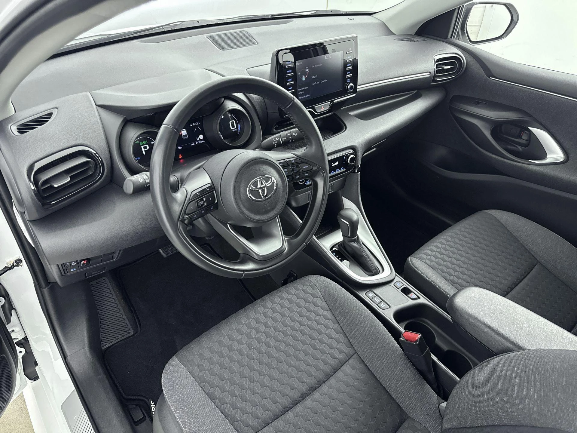 Toyota-Yaris-image-11