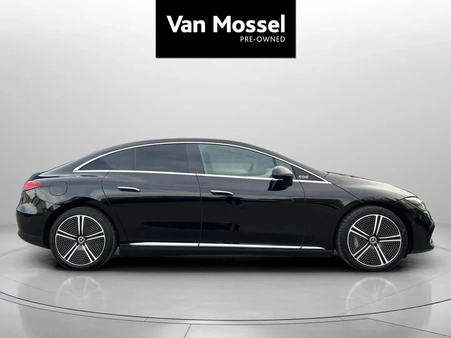 Mercedes-Benz-EQE-image-3