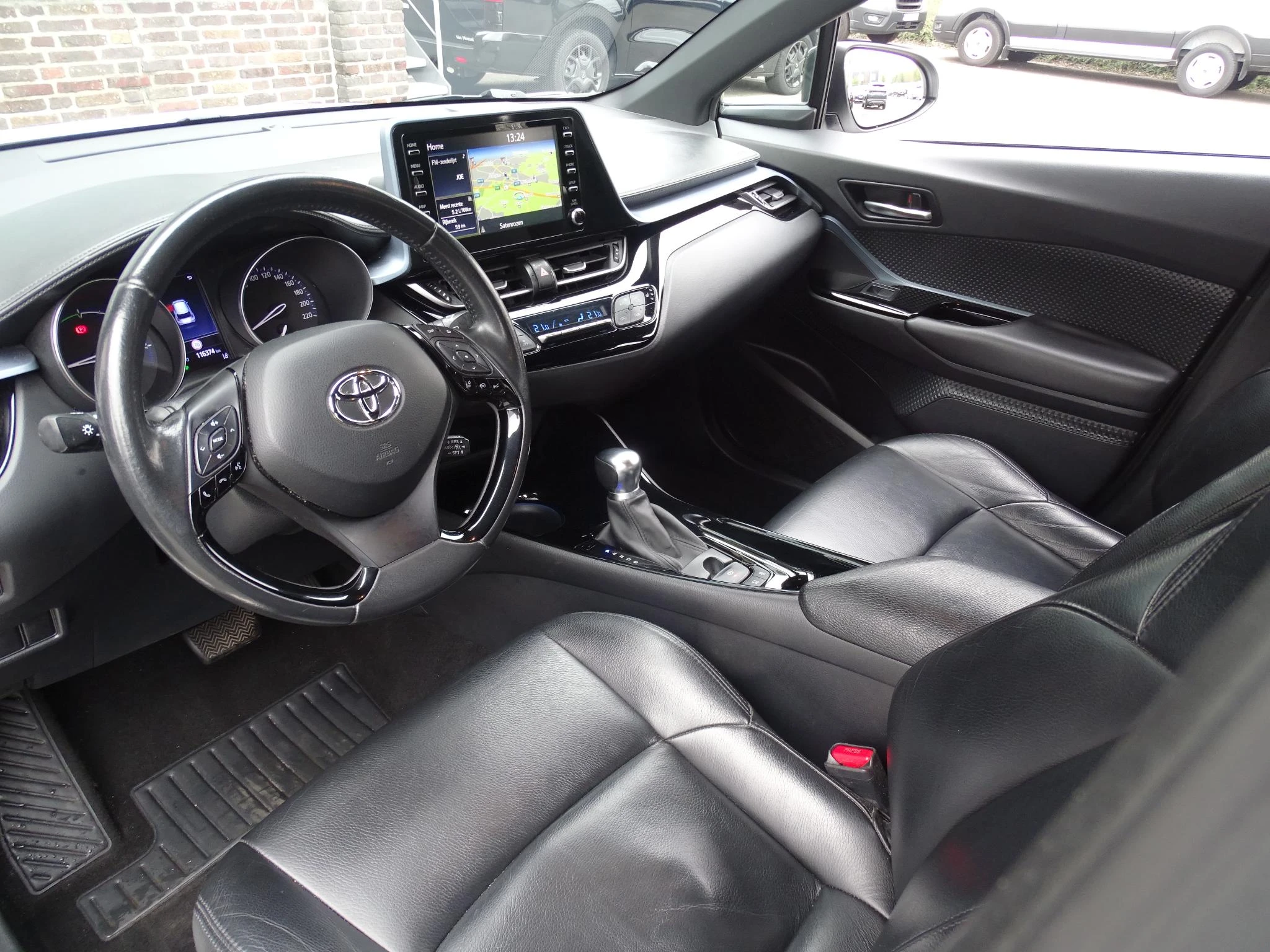 Toyota-C-HR-image-13