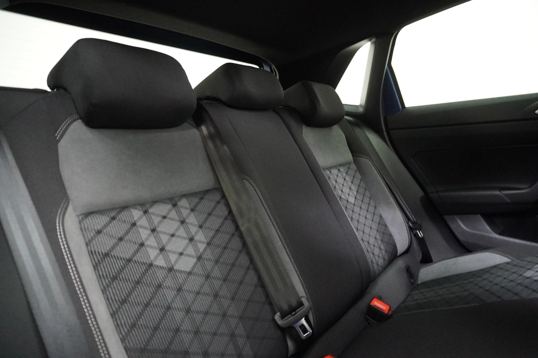 Volkswagen-Polo-image-22