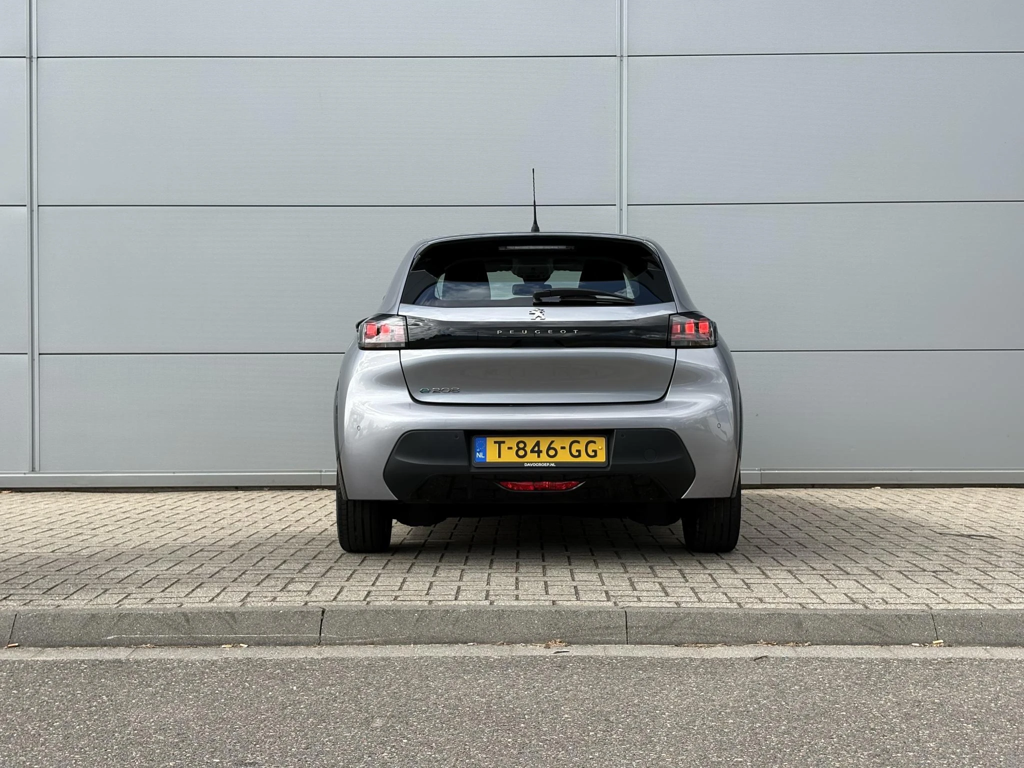 Peugeot-e-208-image-4