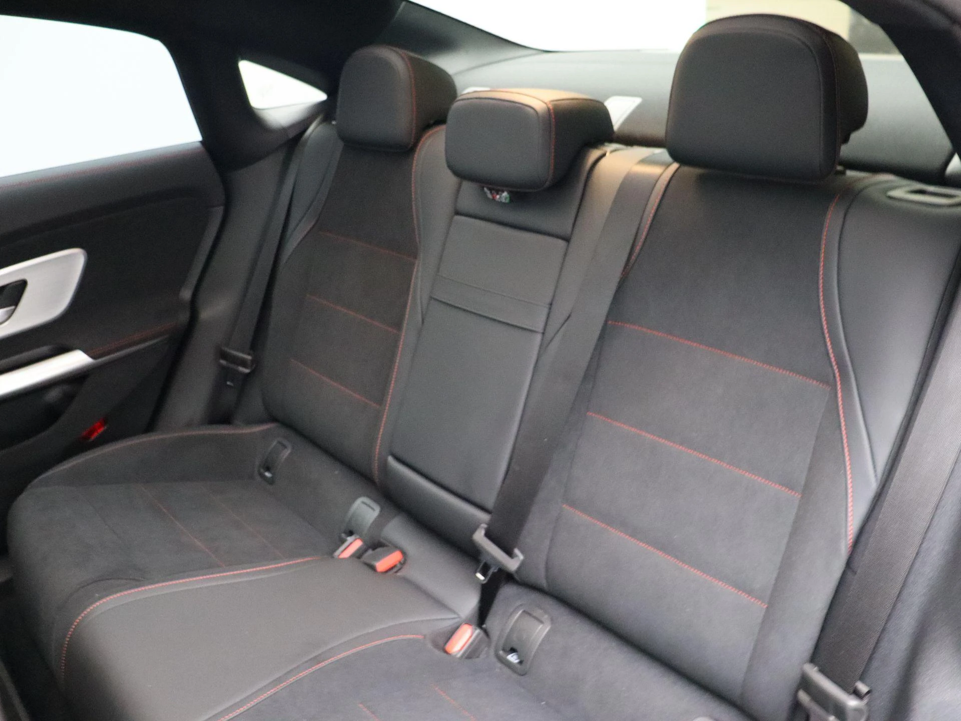 Mercedes-Benz-CLA-image-21