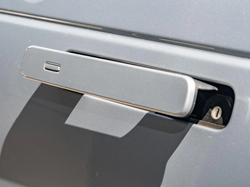 Land Rover-Range Rover Velar-image-22