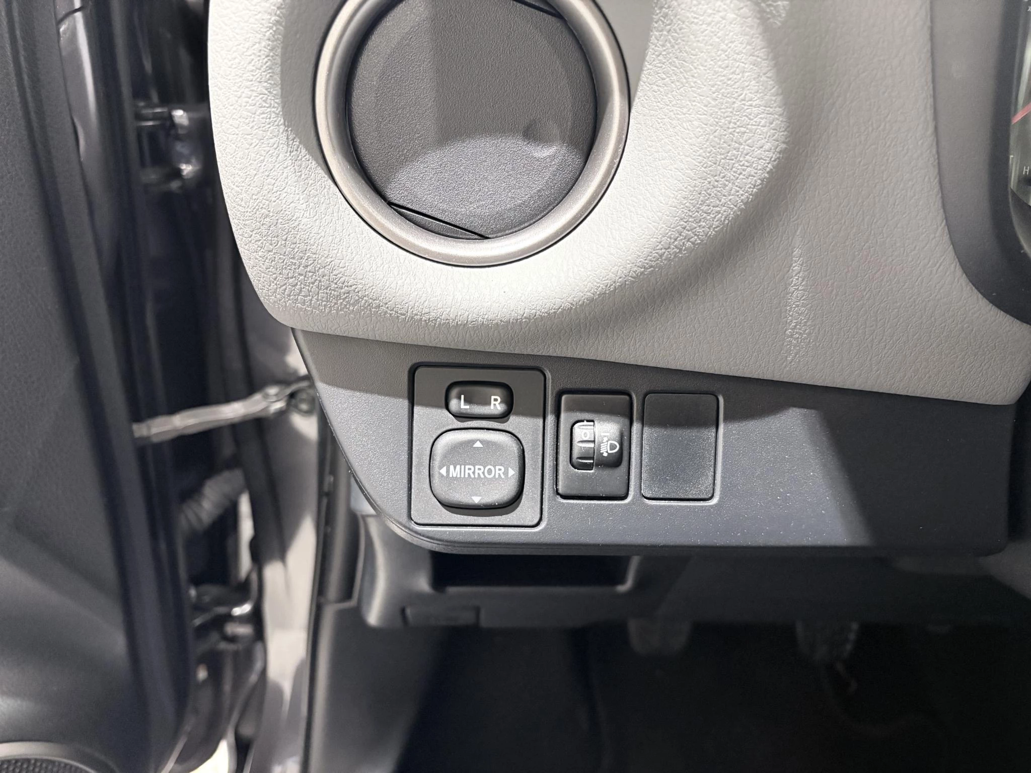 Toyota-Yaris-image-12