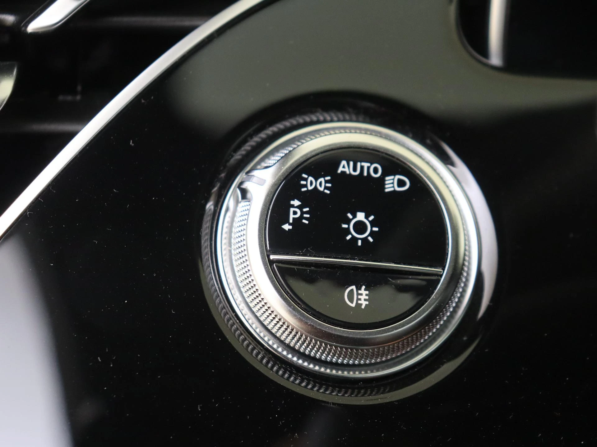 Mercedes-Benz-E-Klasse-image-24