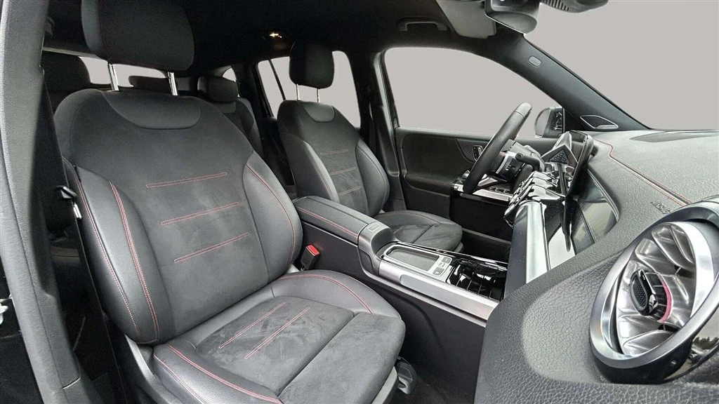 Mercedes-Benz-EQB-image-21