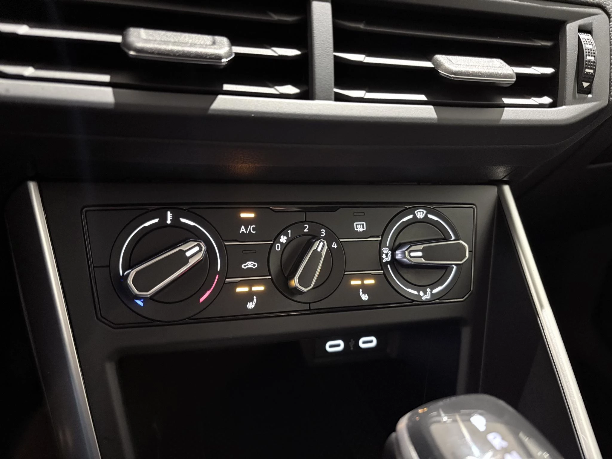 Volkswagen-Polo-image-26