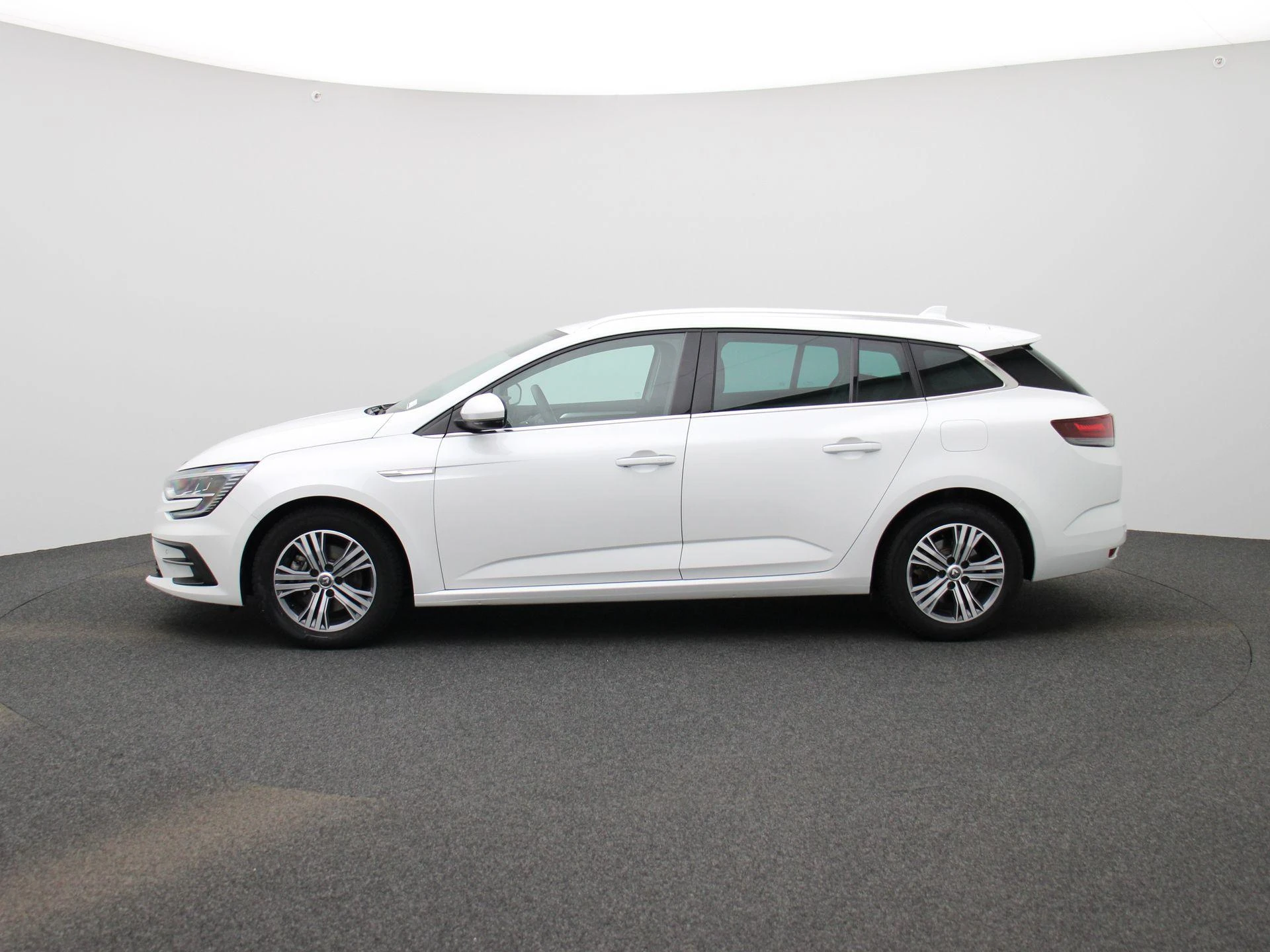 Renault-Mégane Estate-image-3
