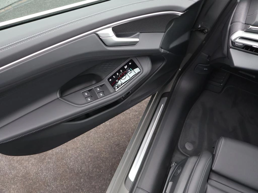 Audi A6 Avant Audi A6 Avant Advanced 2.0TDI QUATTRO DEMO 204PK *AUTOMAAT*360° CAMERA*TREKHAAK*PDC*NAVI*APP-CONNECT*...*