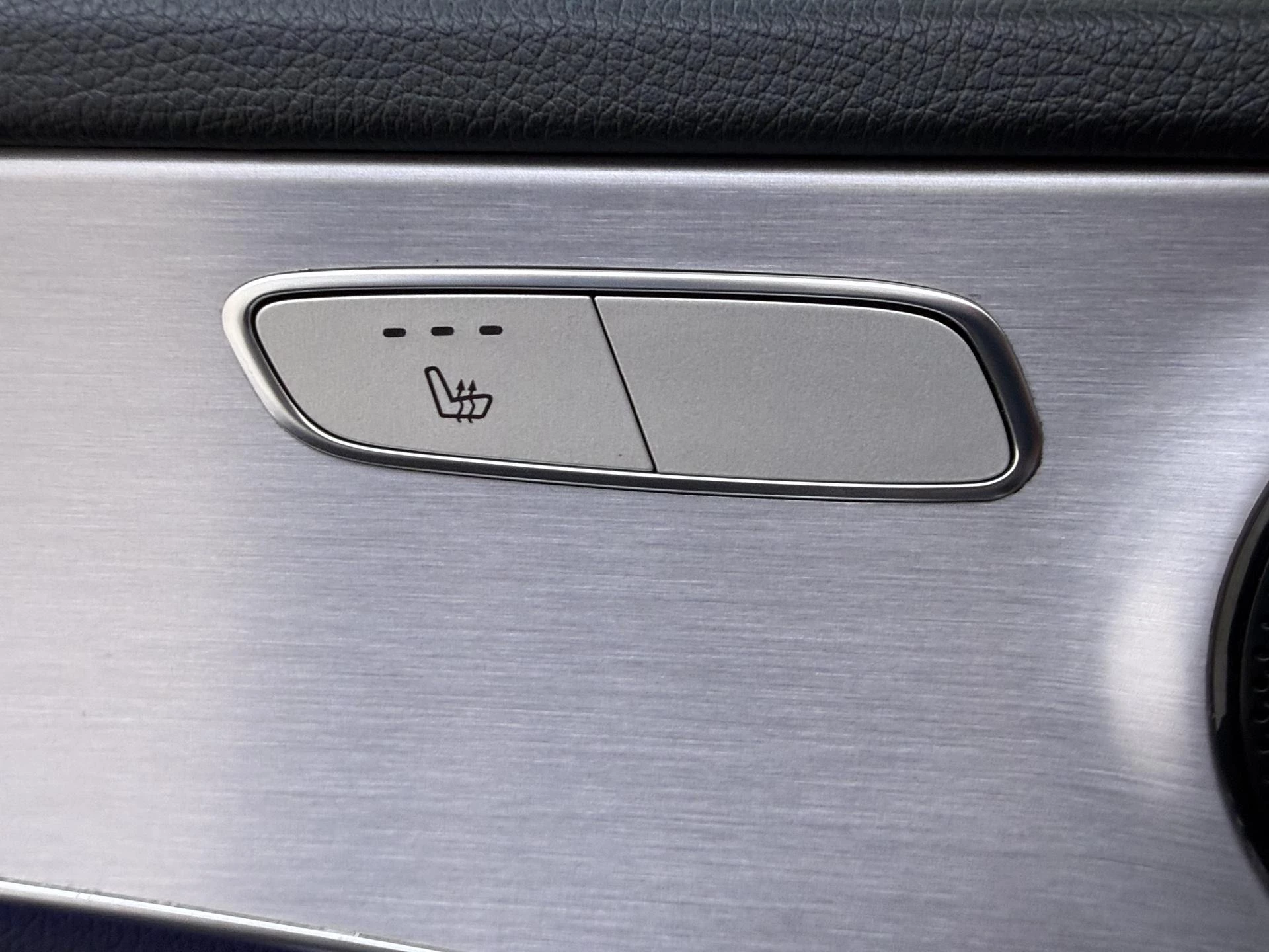 Mercedes-Benz-C-Klasse-image-25