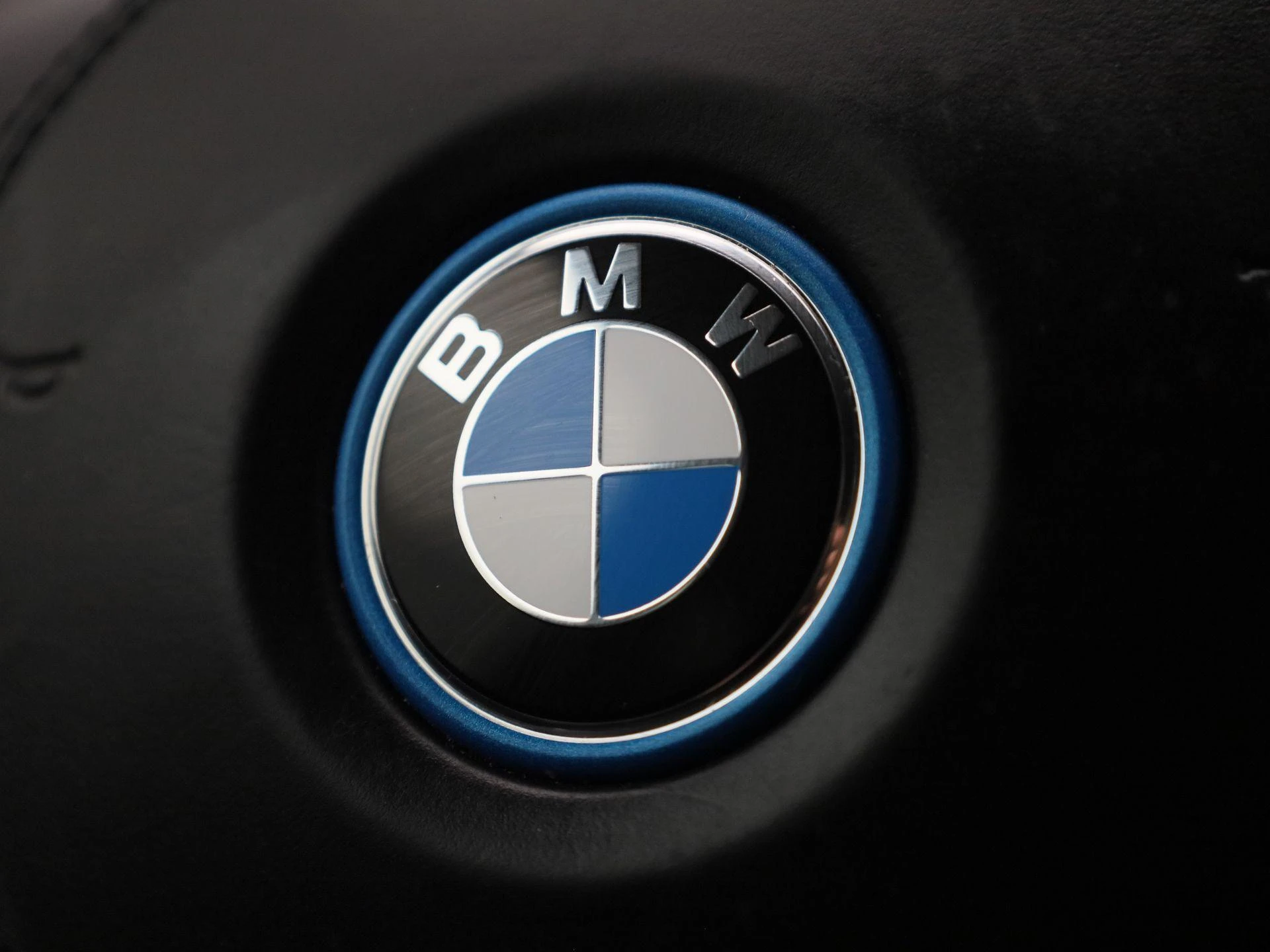 BMW-i4-image-35