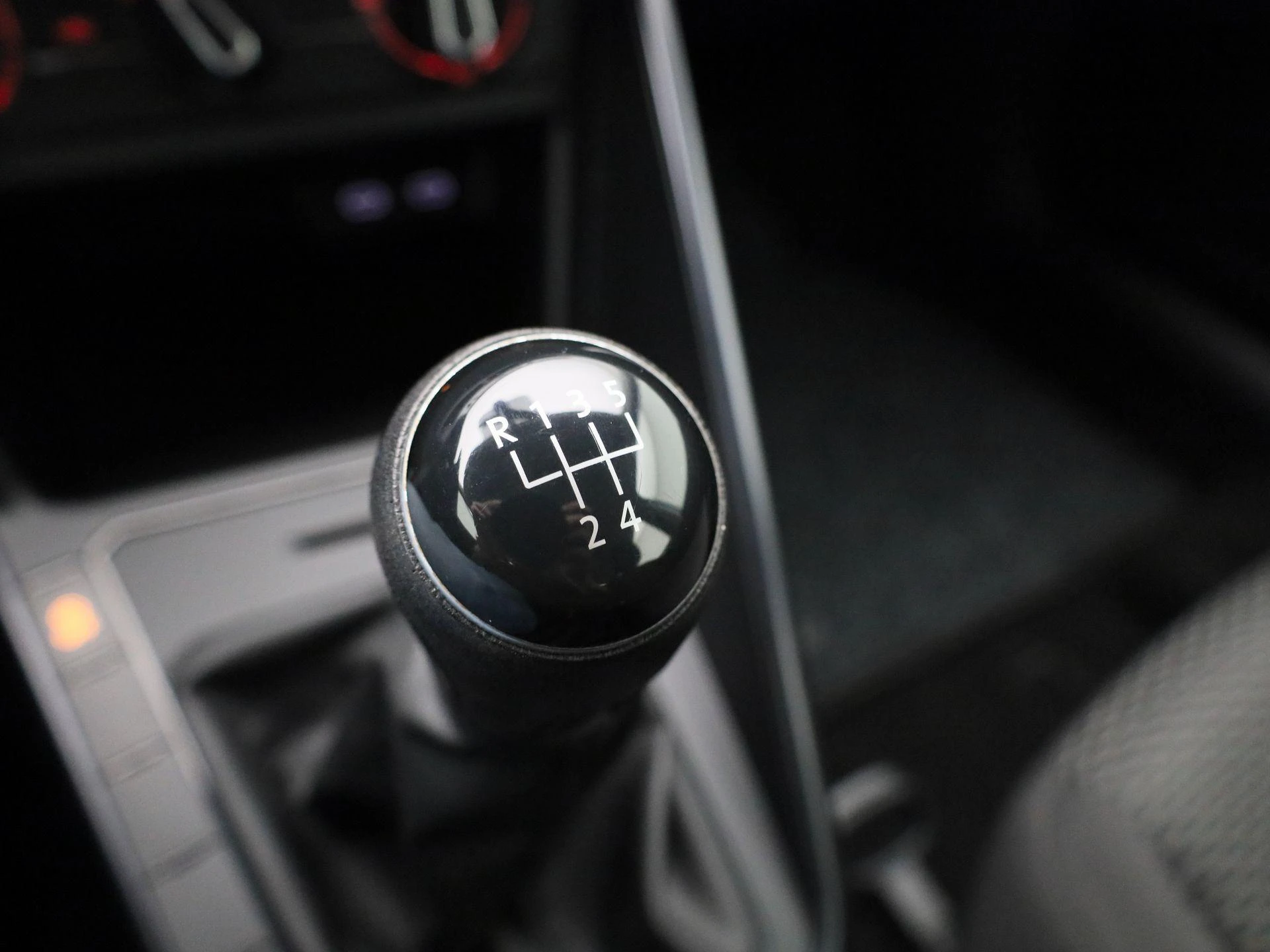 Volkswagen-Polo-image-23