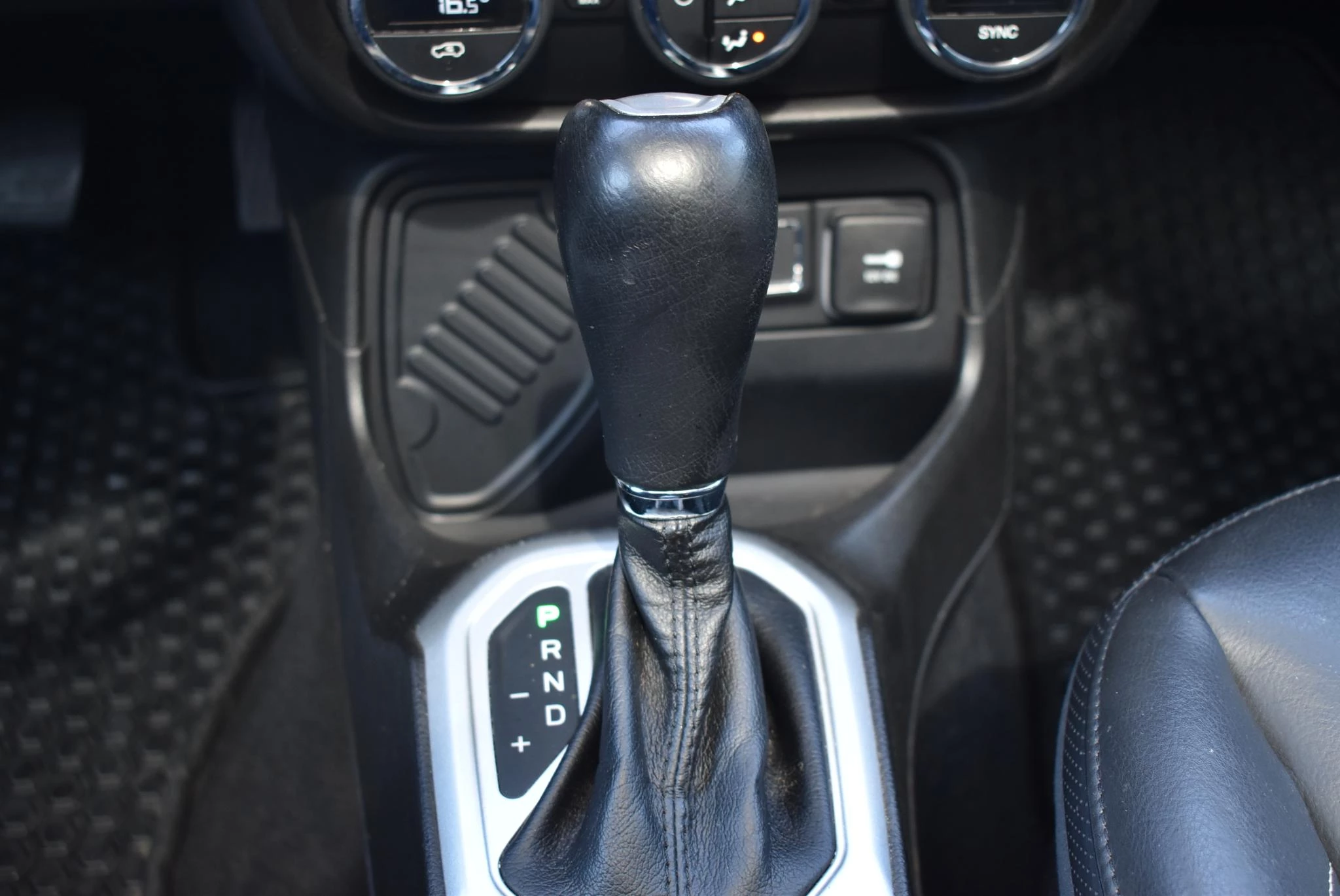 Jeep-Renegade-image-36