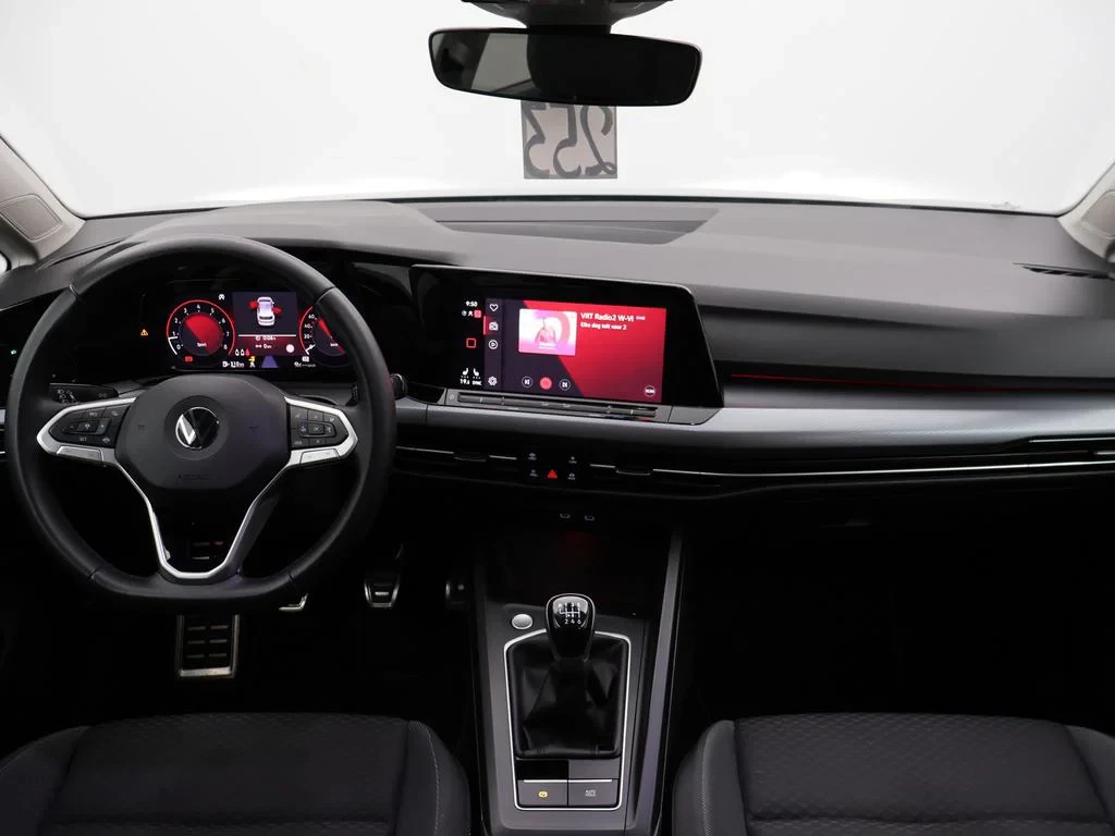 Volkswagen-Golf-image-12