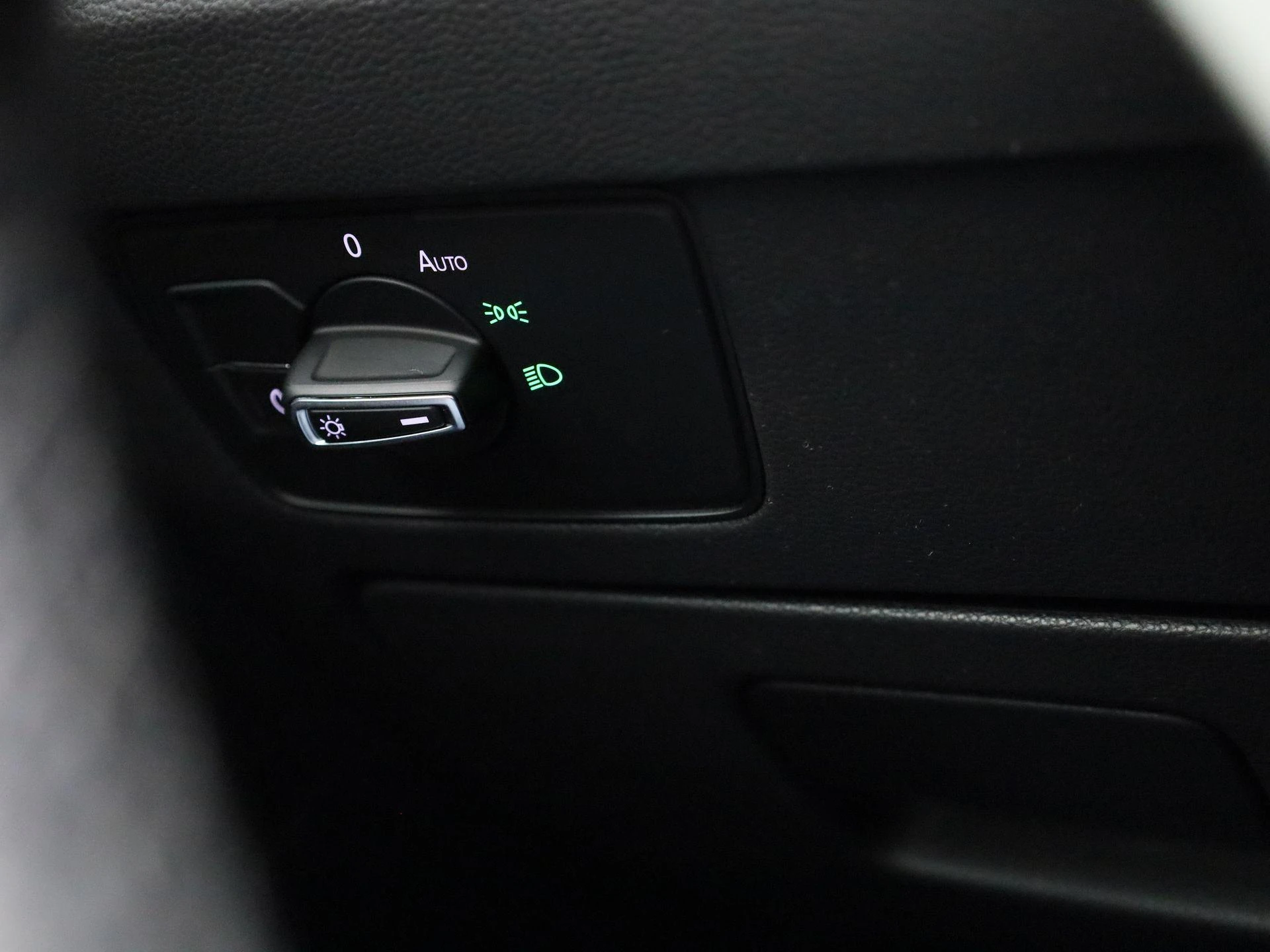 Volkswagen-Passat-image-22