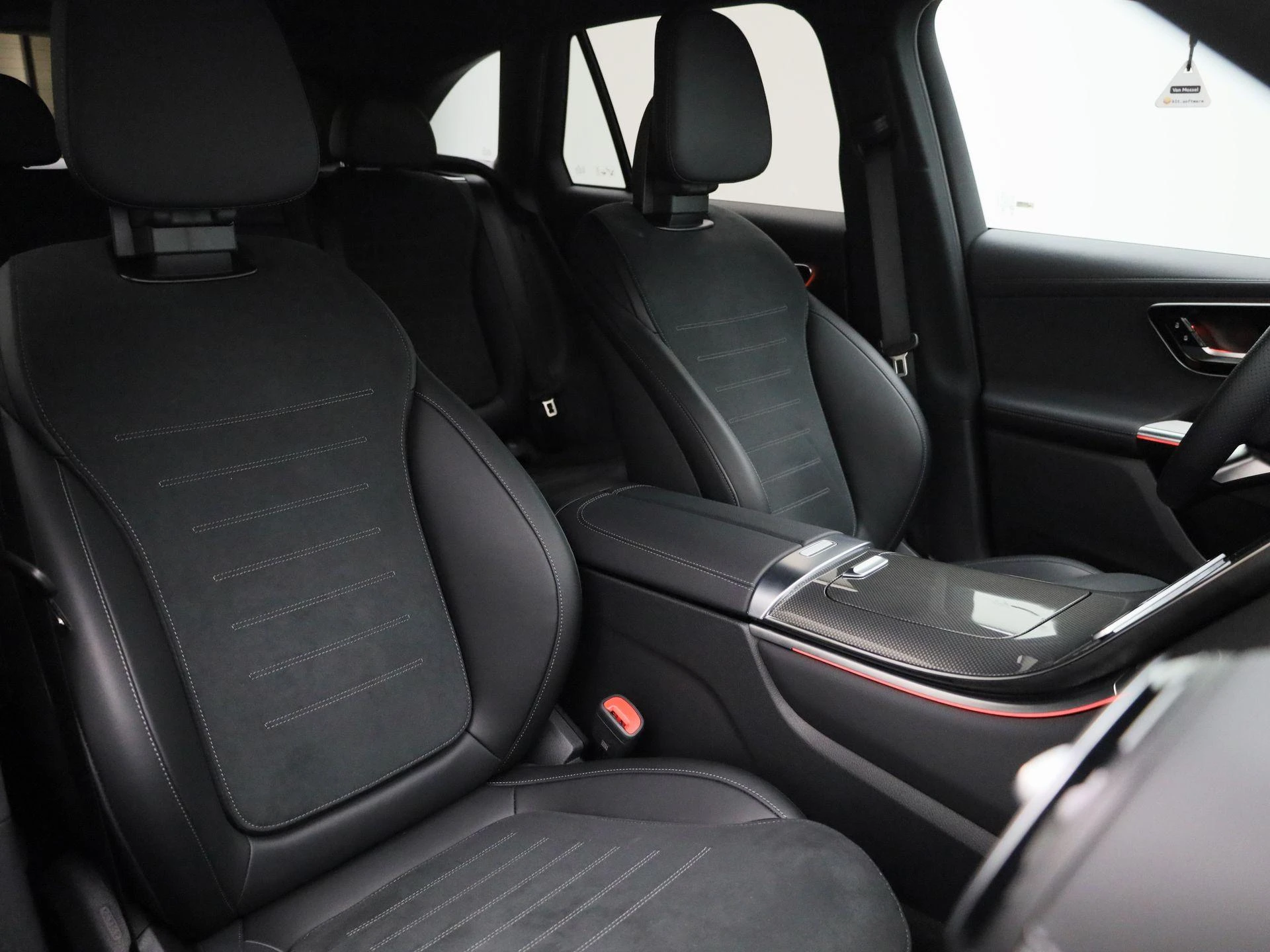 Mercedes-Benz-GLC-image-45