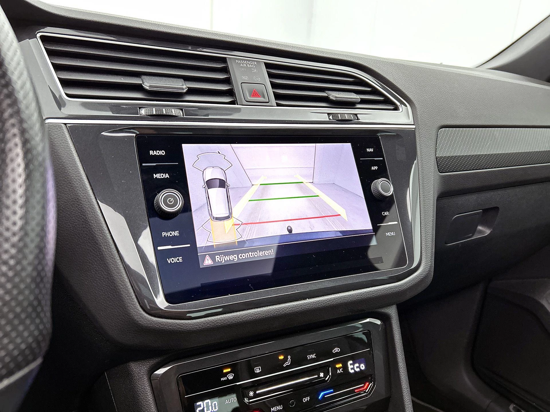 Volkswagen-Tiguan-image-13