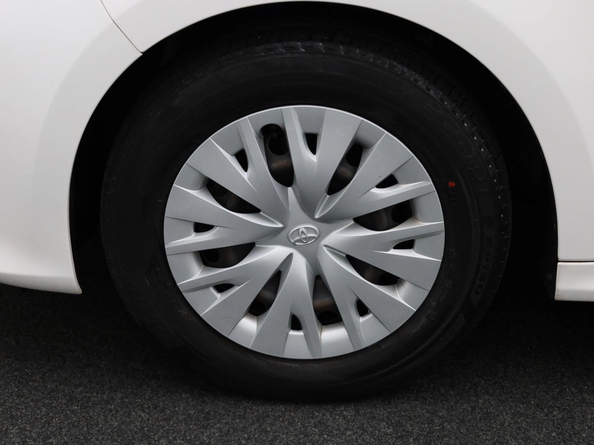 Toyota-Yaris-image-11