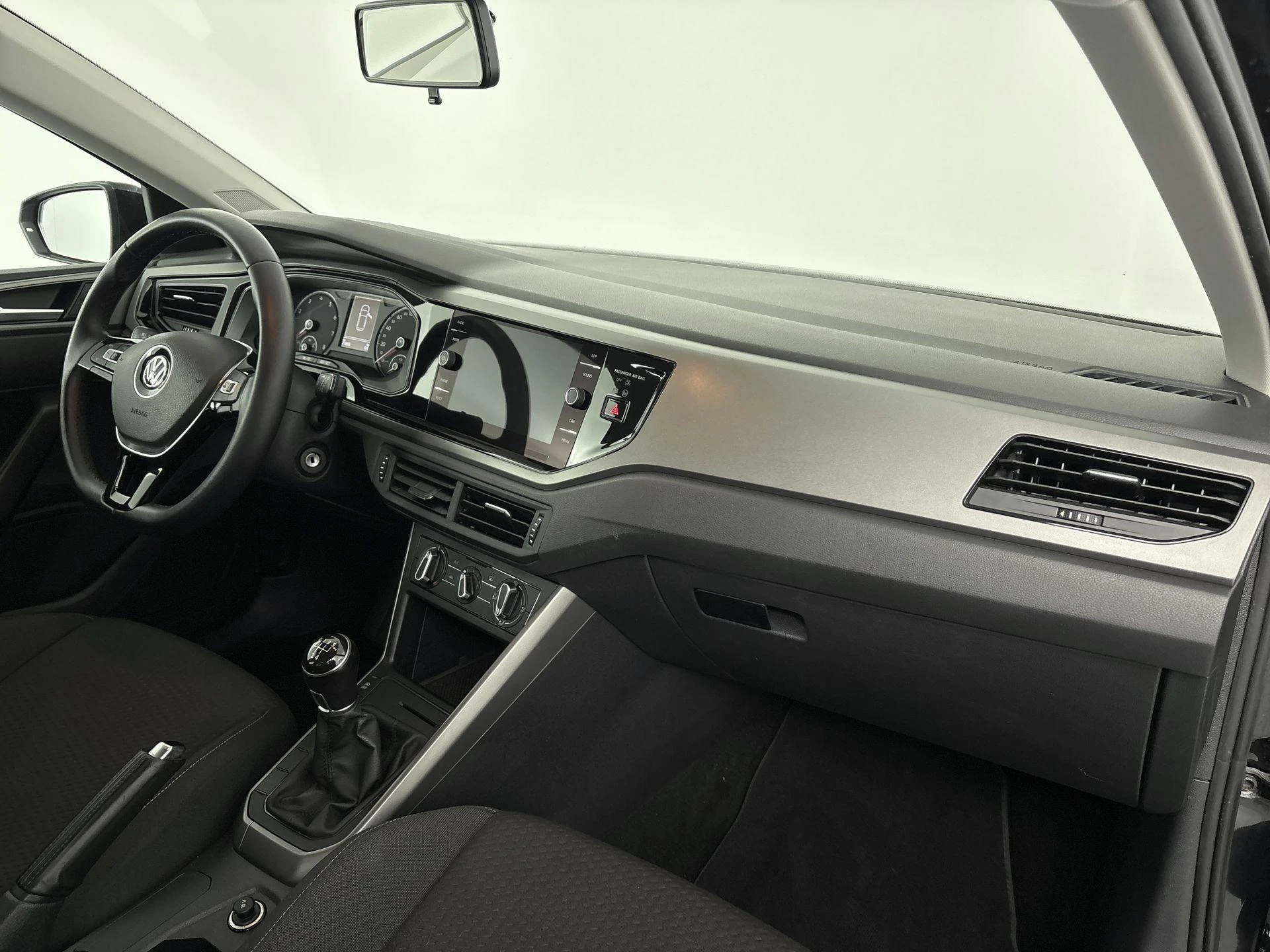 Volkswagen-Polo-image-7