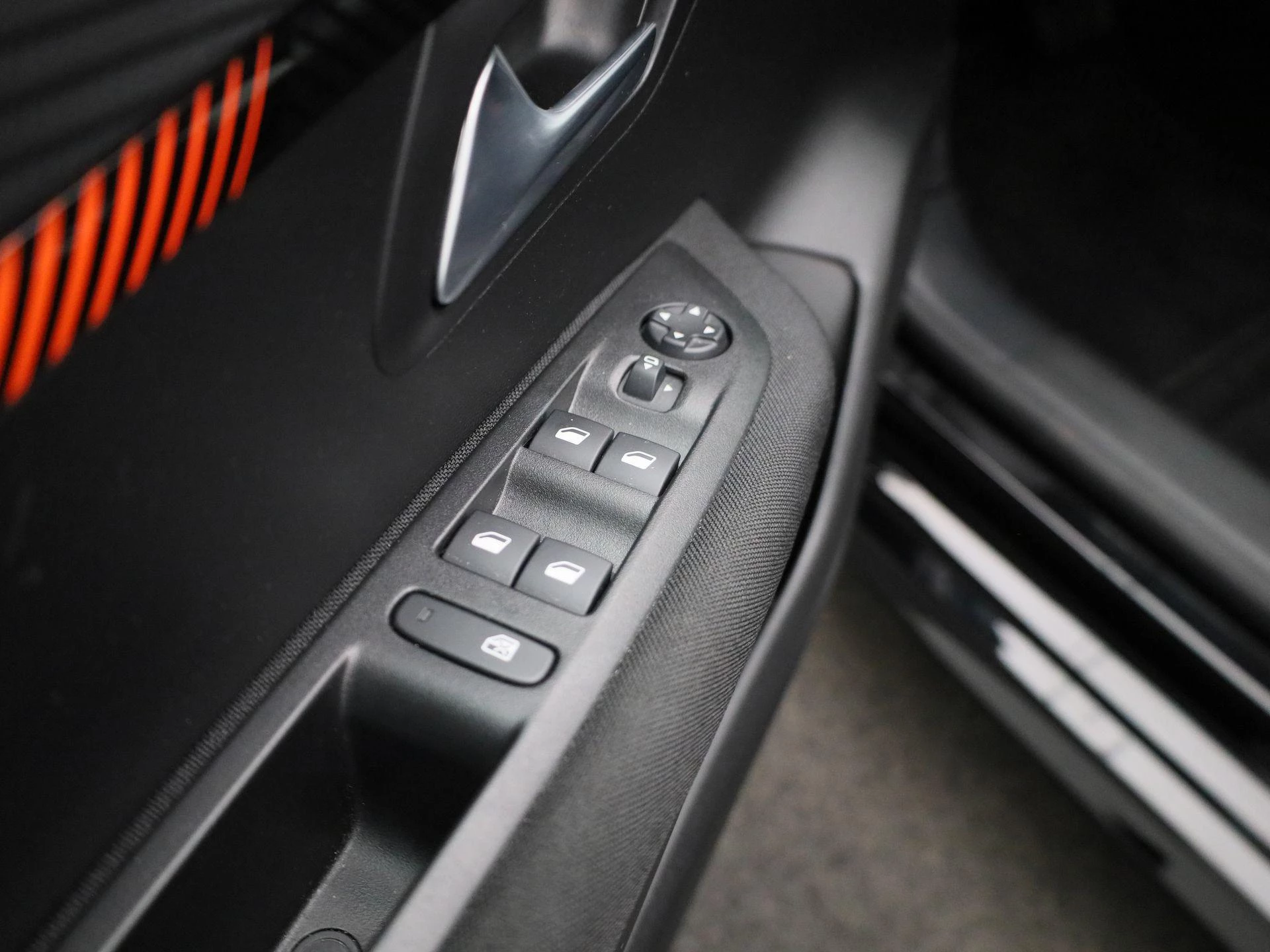 Peugeot-e-208-image-26