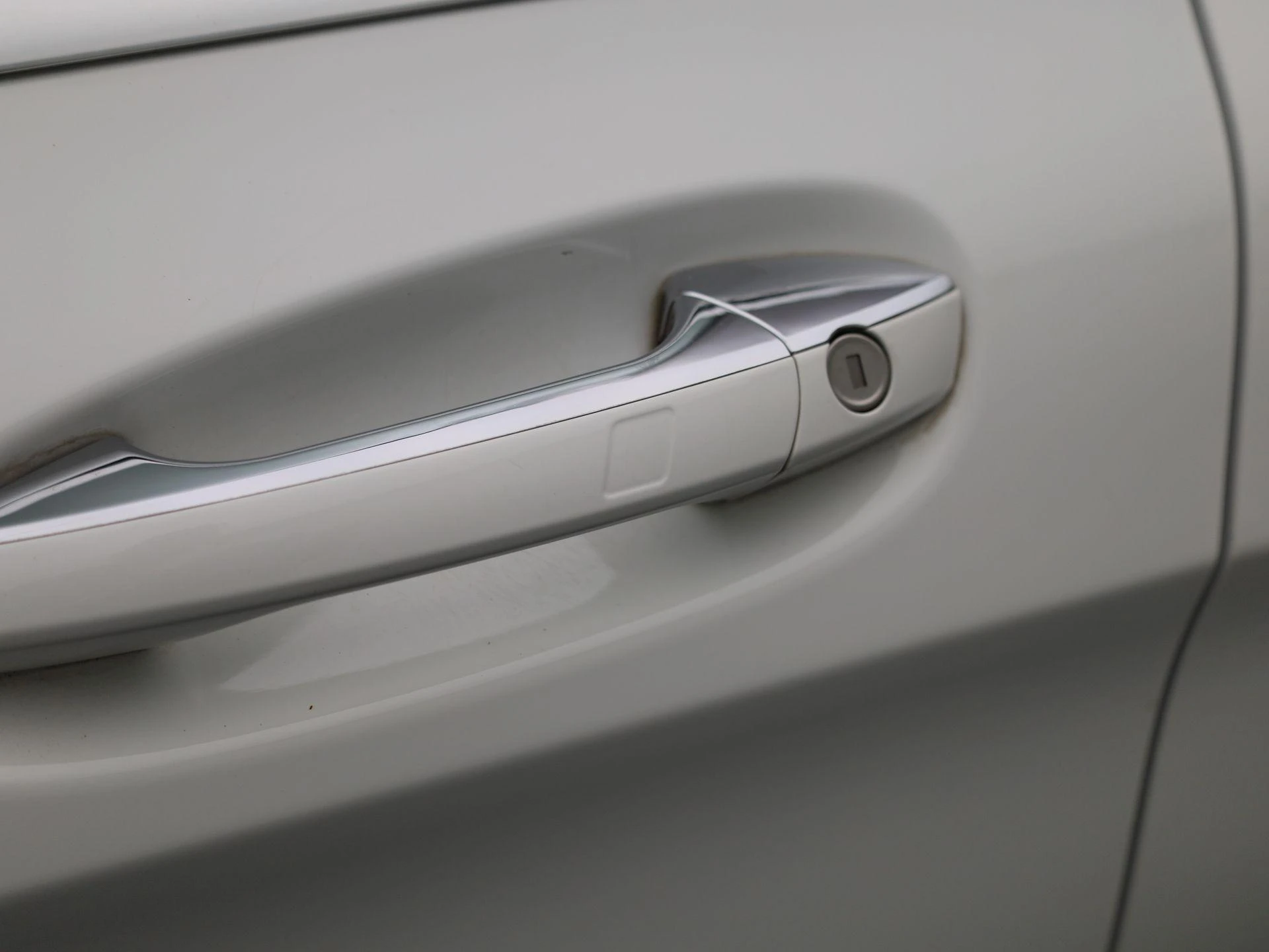 Mercedes-Benz-GLA-image-14