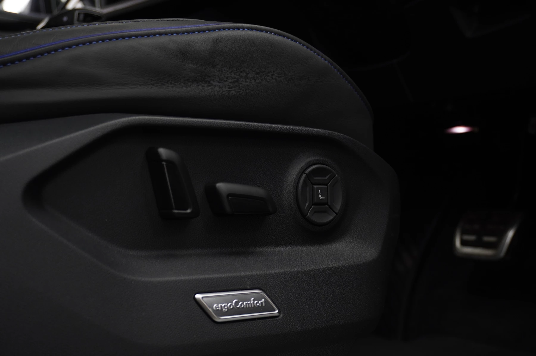 Volkswagen-Touareg-image-31