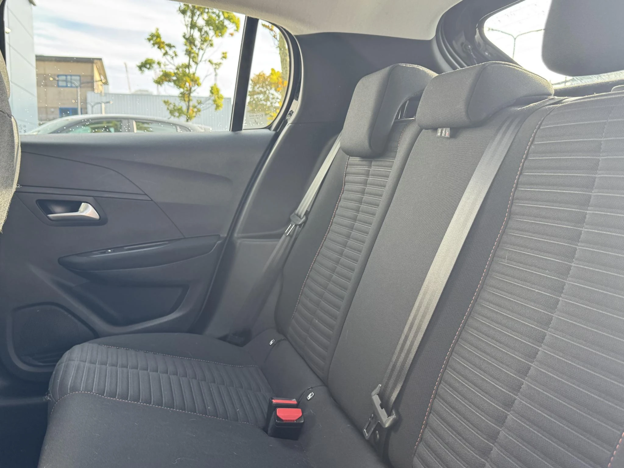 Peugeot-208-image-23