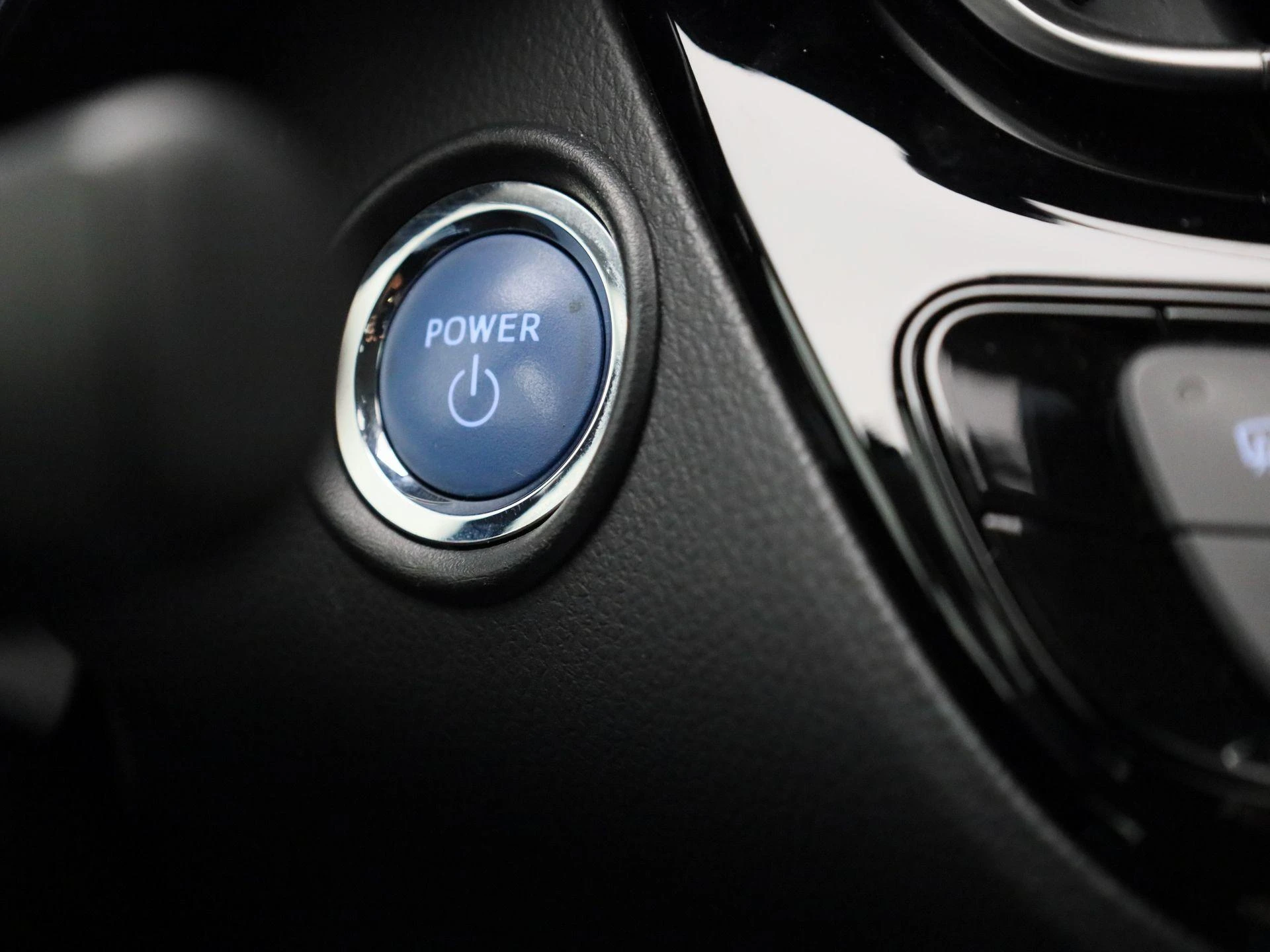 Toyota-C-HR-image-22