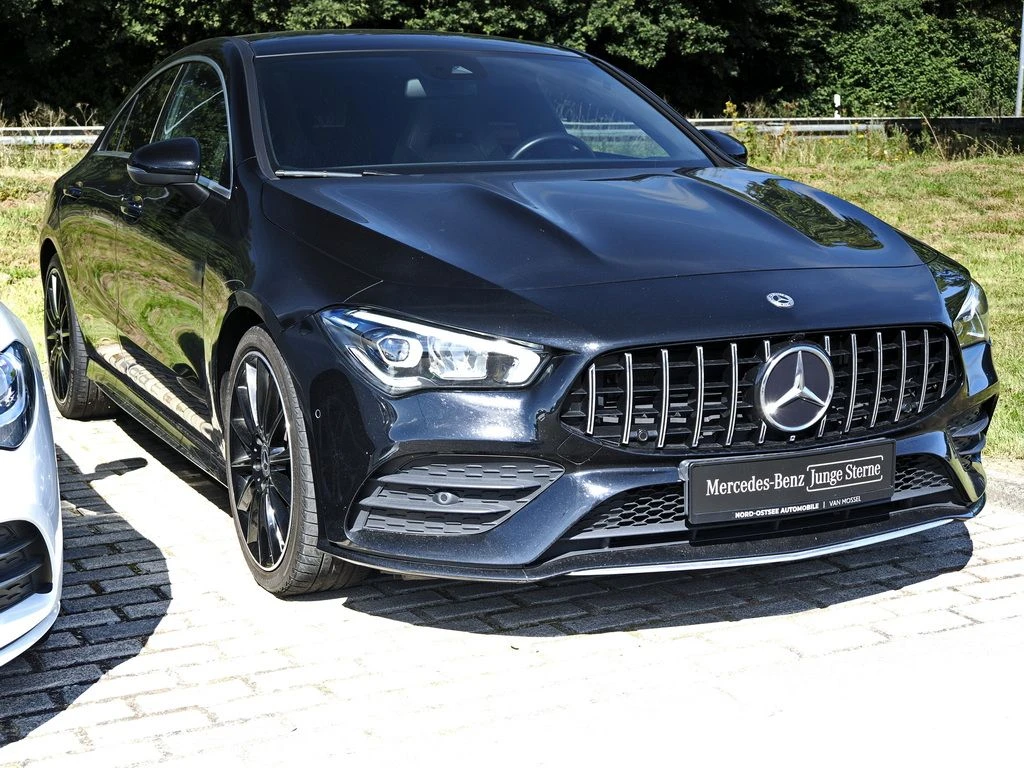 Mercedes-Benz-CLA 220 d-image-4