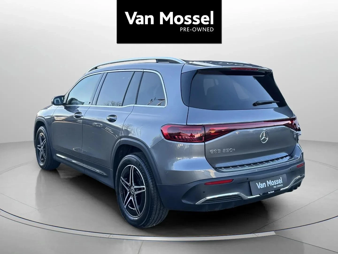 Mercedes-Benz-EQB-image-6