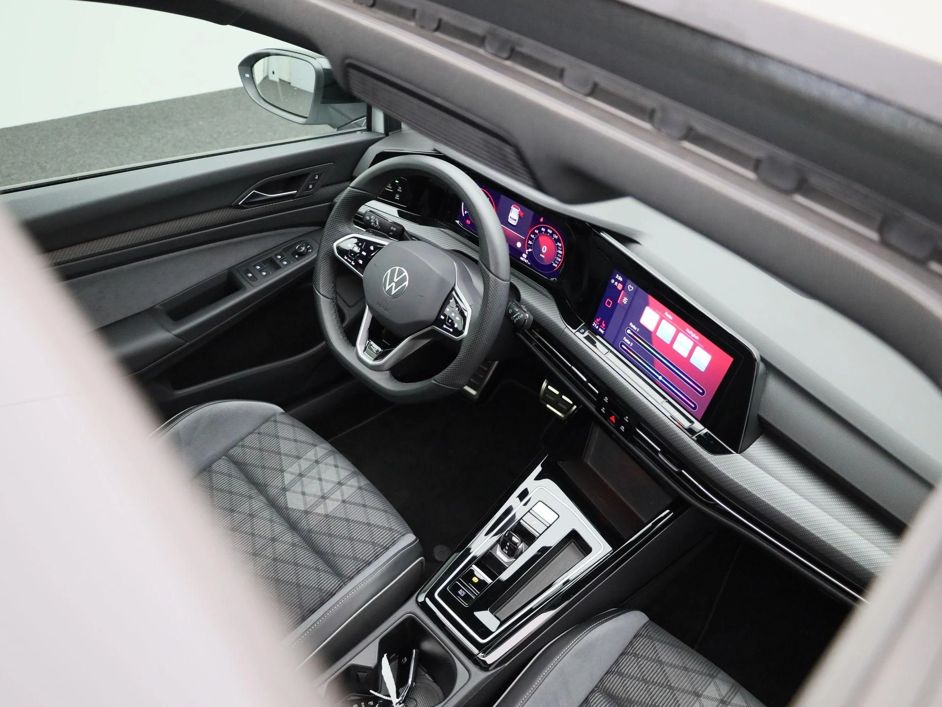 Volkswagen-Golf-image-32