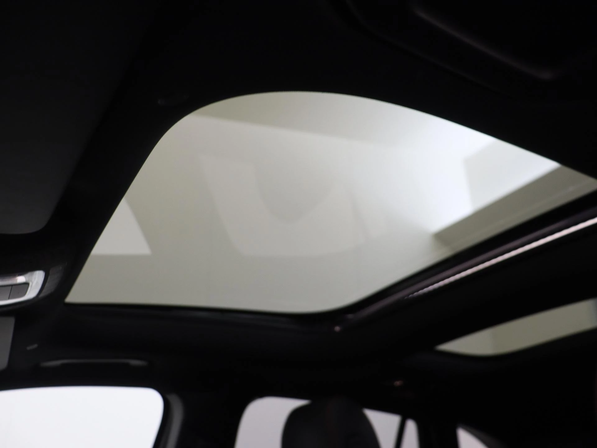 Mercedes-Benz-GLA-image-27