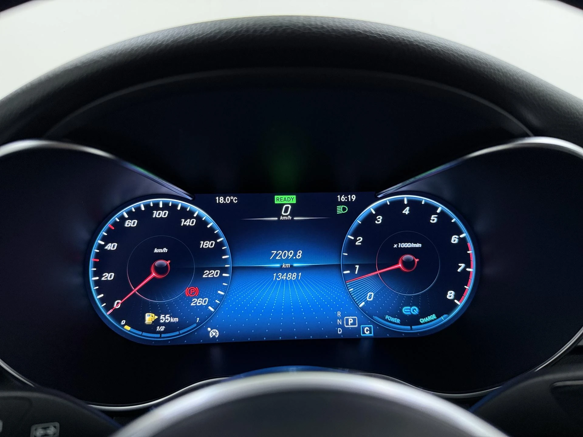 Mercedes-Benz-GLC-image-26