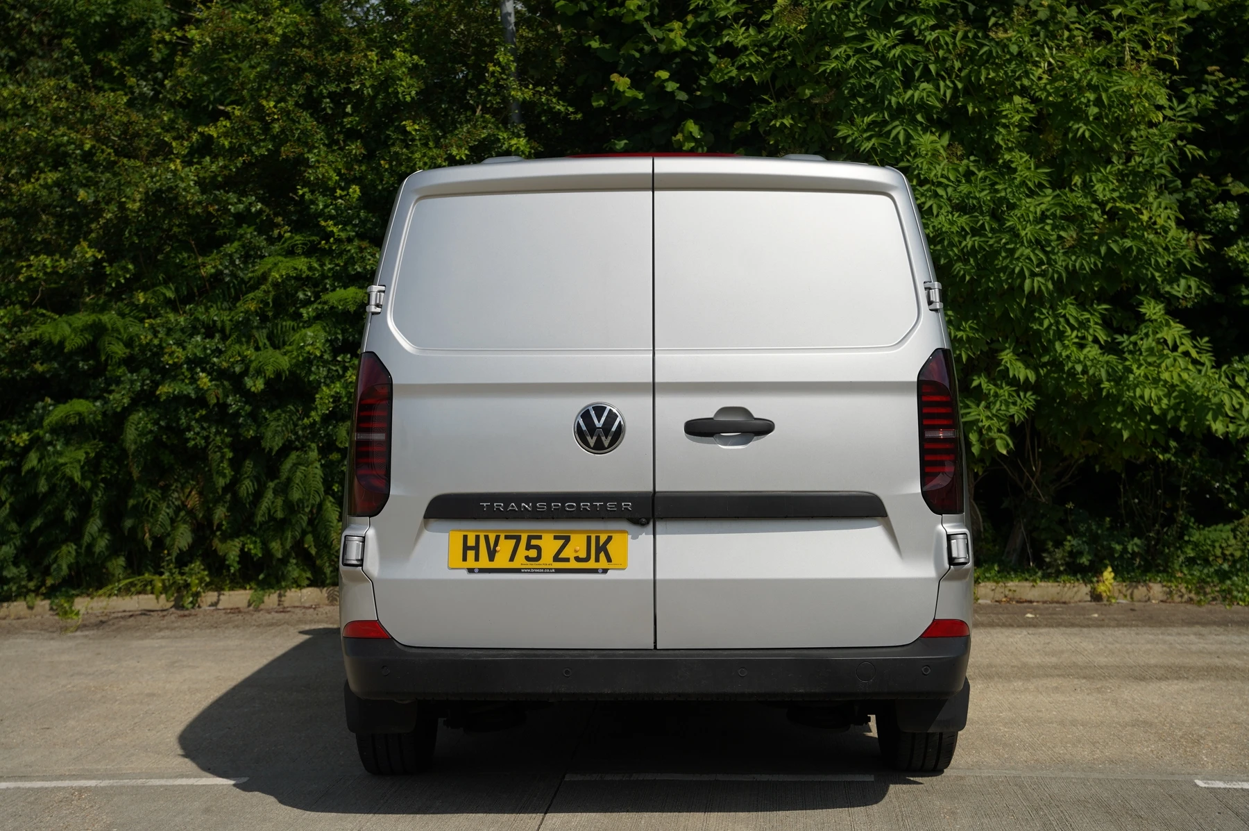 Volkswagen-Transporter-image-11