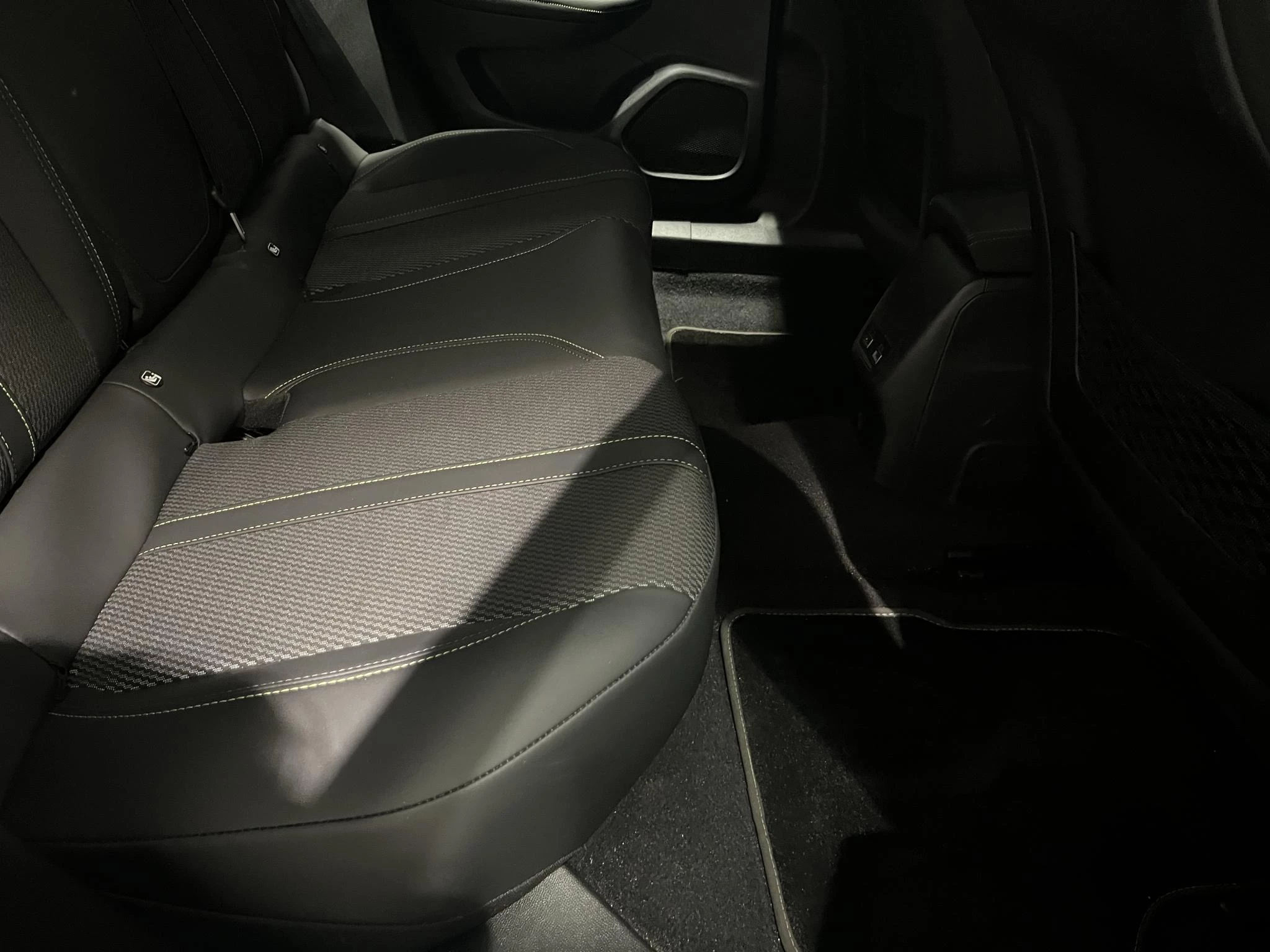 Peugeot 2008 1.2 Hybrid 145 GT