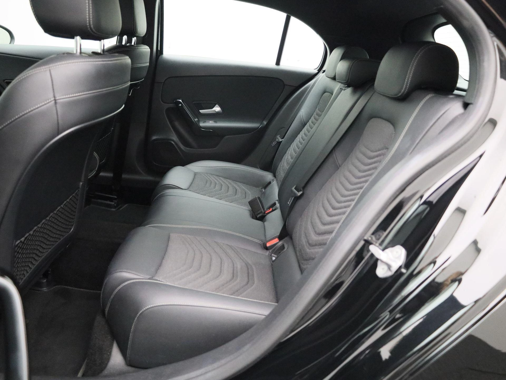 Mercedes-Benz-A-Klasse-image-9