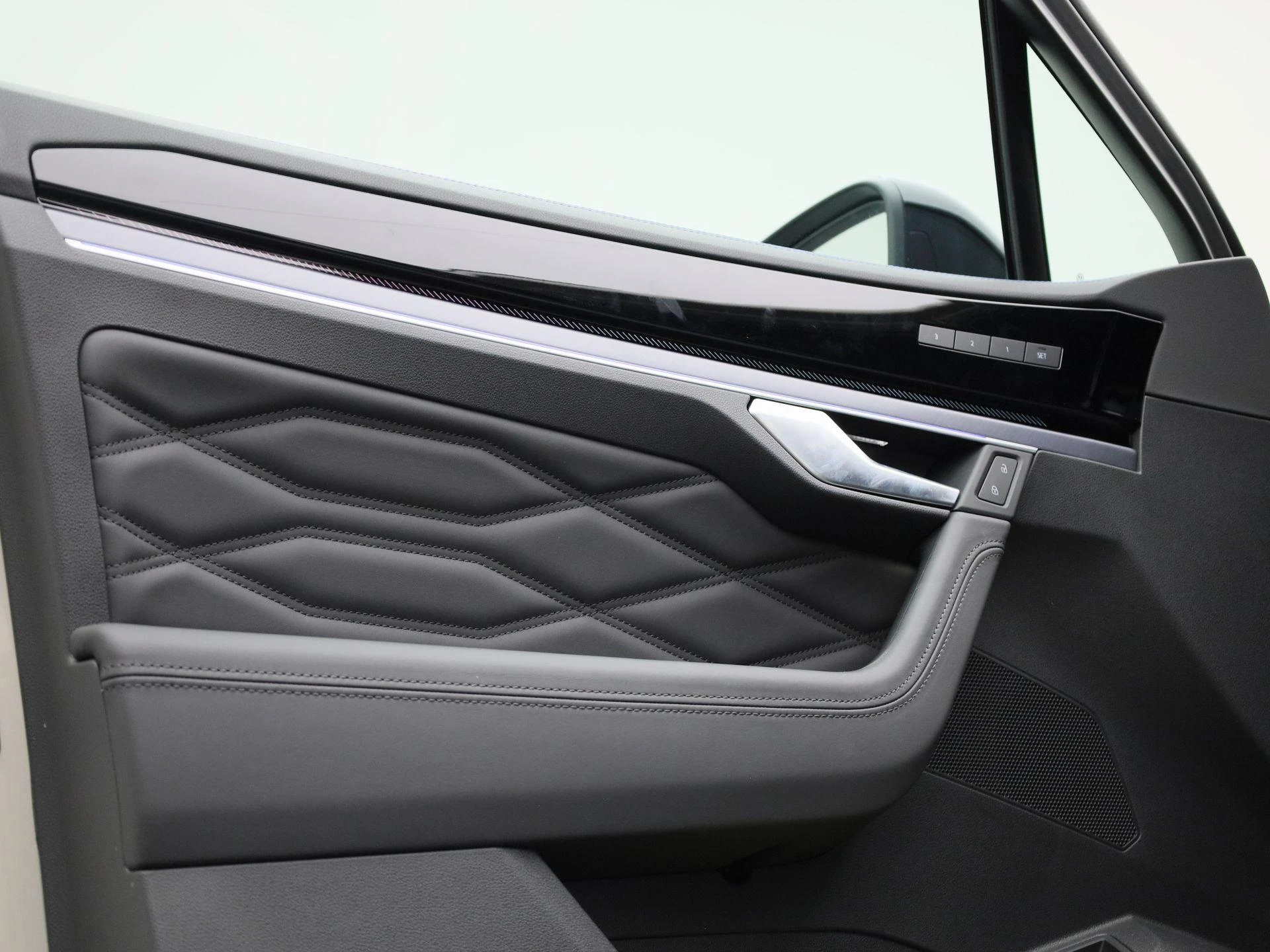 Volkswagen-Touareg-image-41
