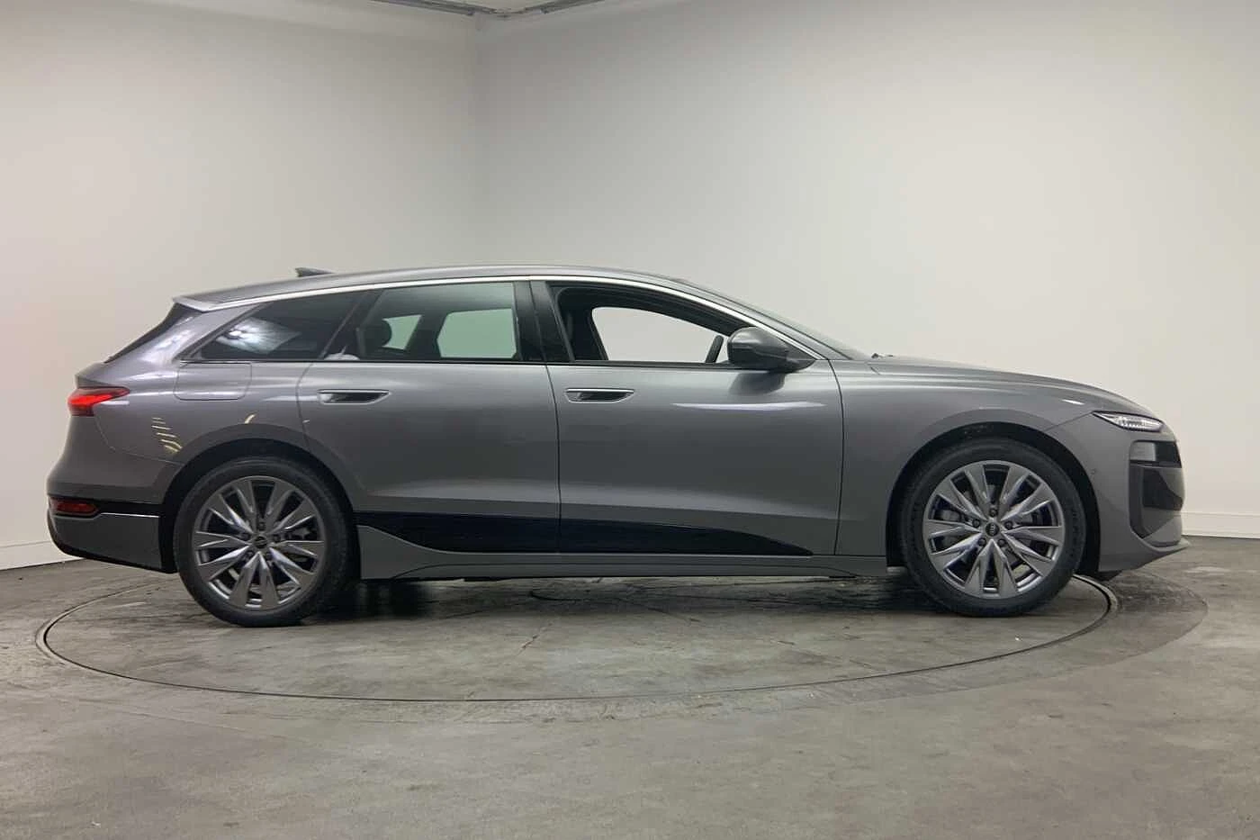 Audi-A6 Avant e-tron-image-3