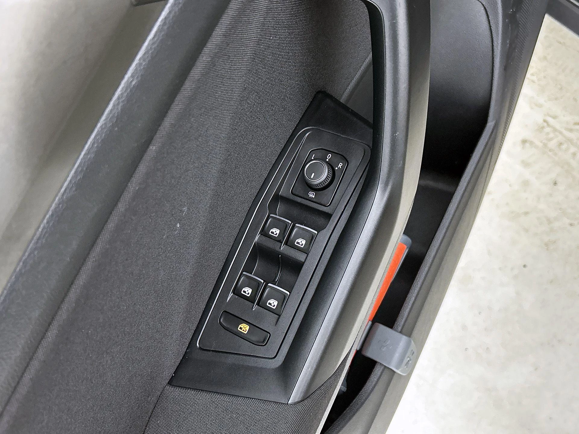 Volkswagen-T-Roc-image-26