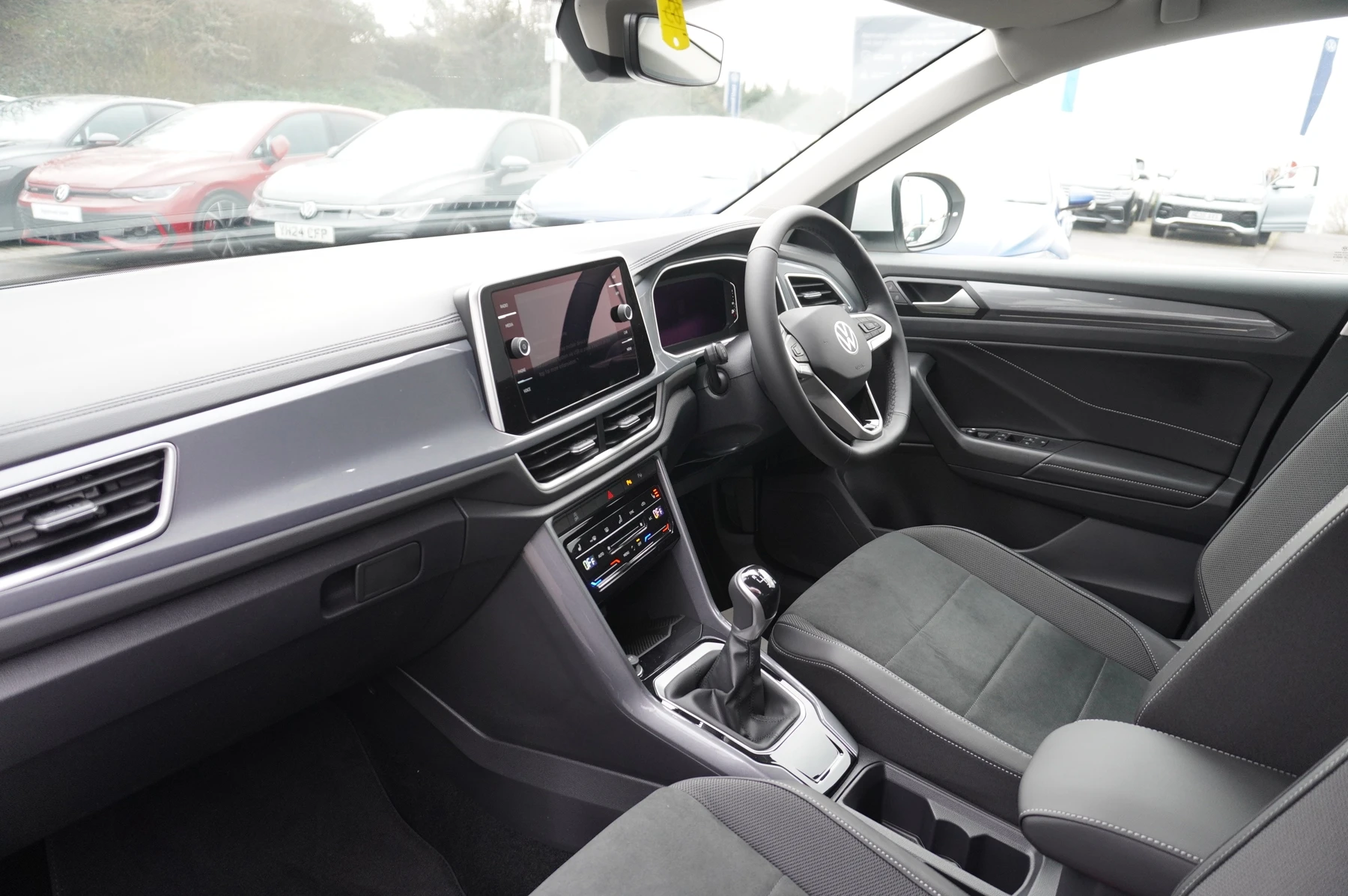 Volkswagen-T-Roc-image-1