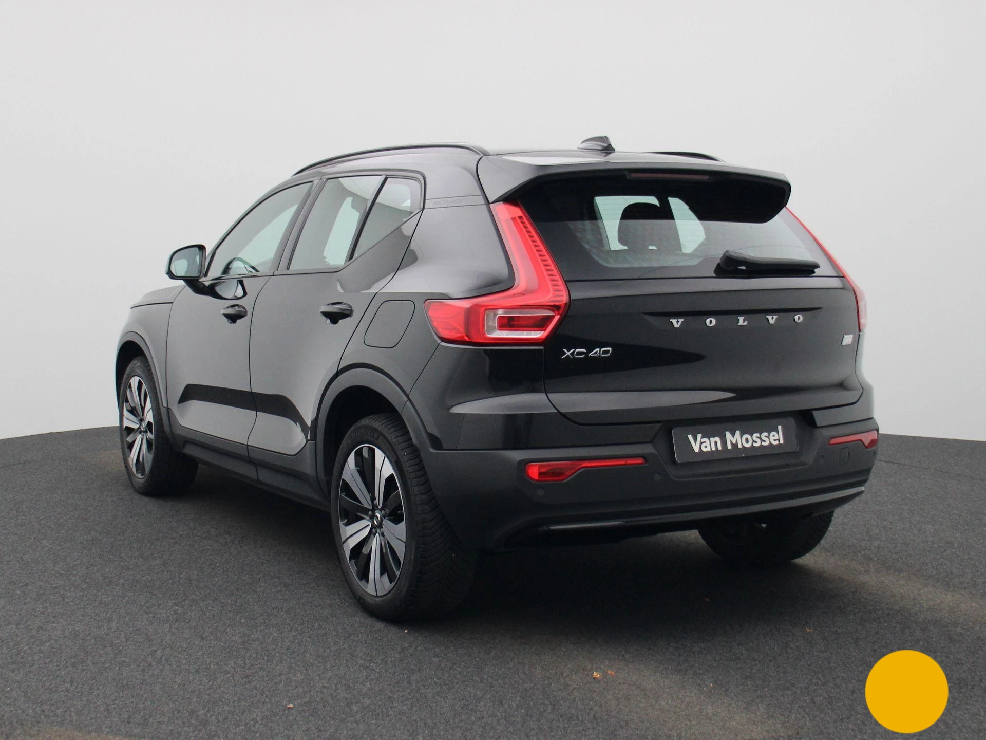 Volvo-XC40-image-1