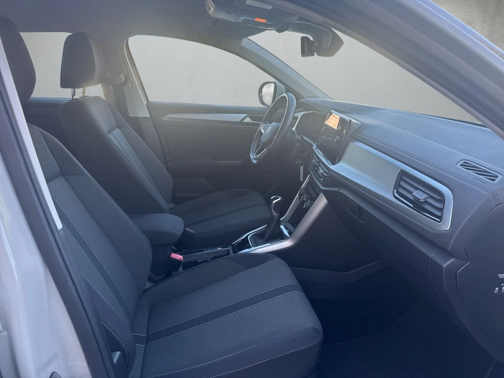 Volkswagen-T-Roc-image-12