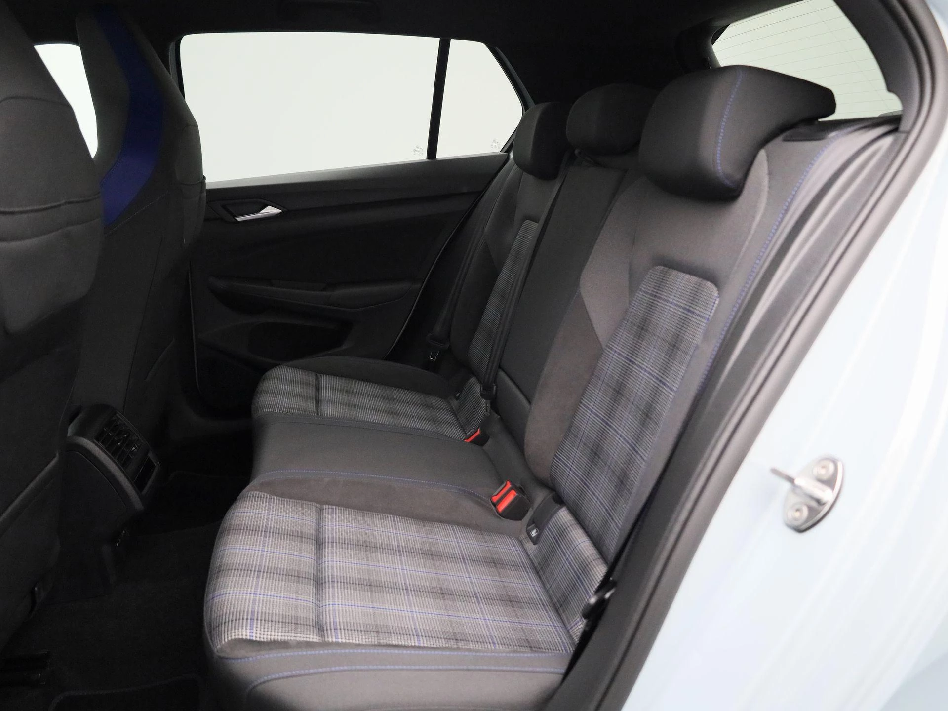 Volkswagen-Golf-image-10