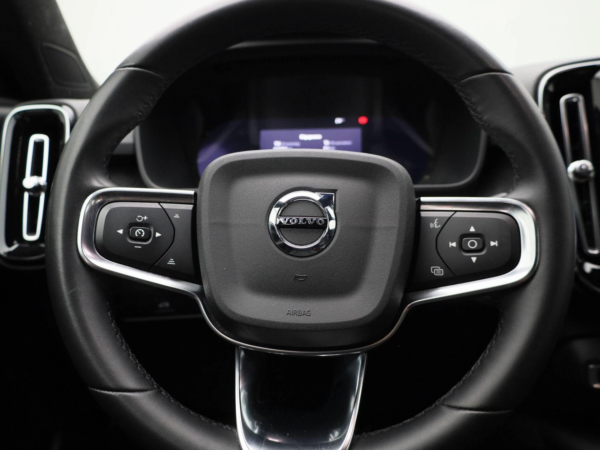 Volvo-XC40-image-6