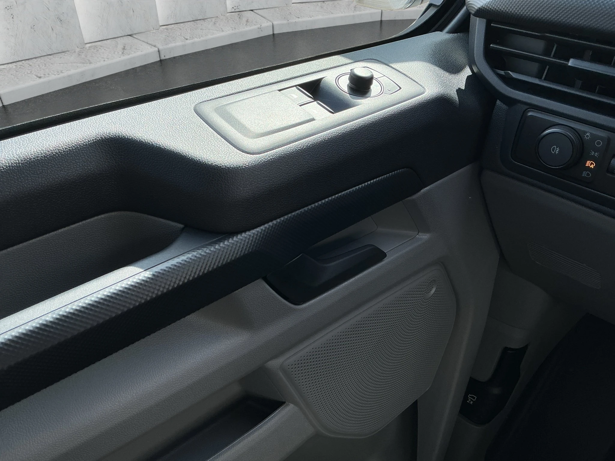 Ford-Transit Custom-image-15