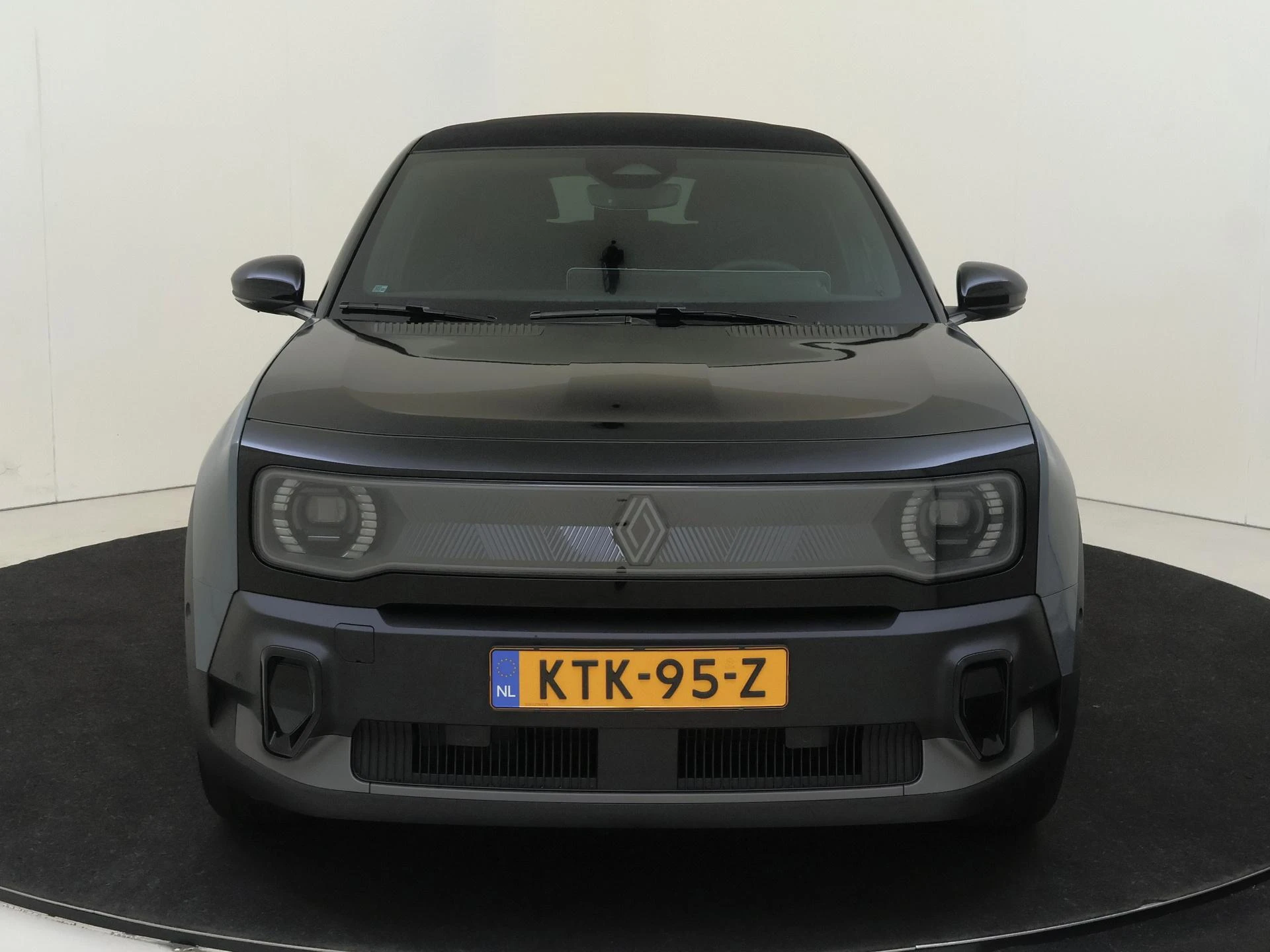 Renault-4-image-1