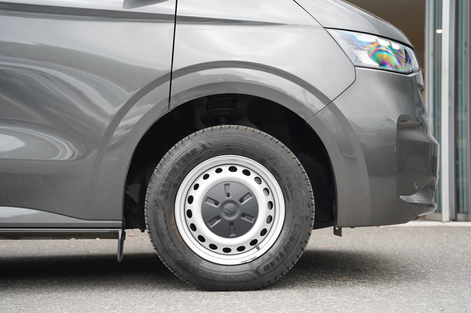 Volkswagen-Transporter-image-36