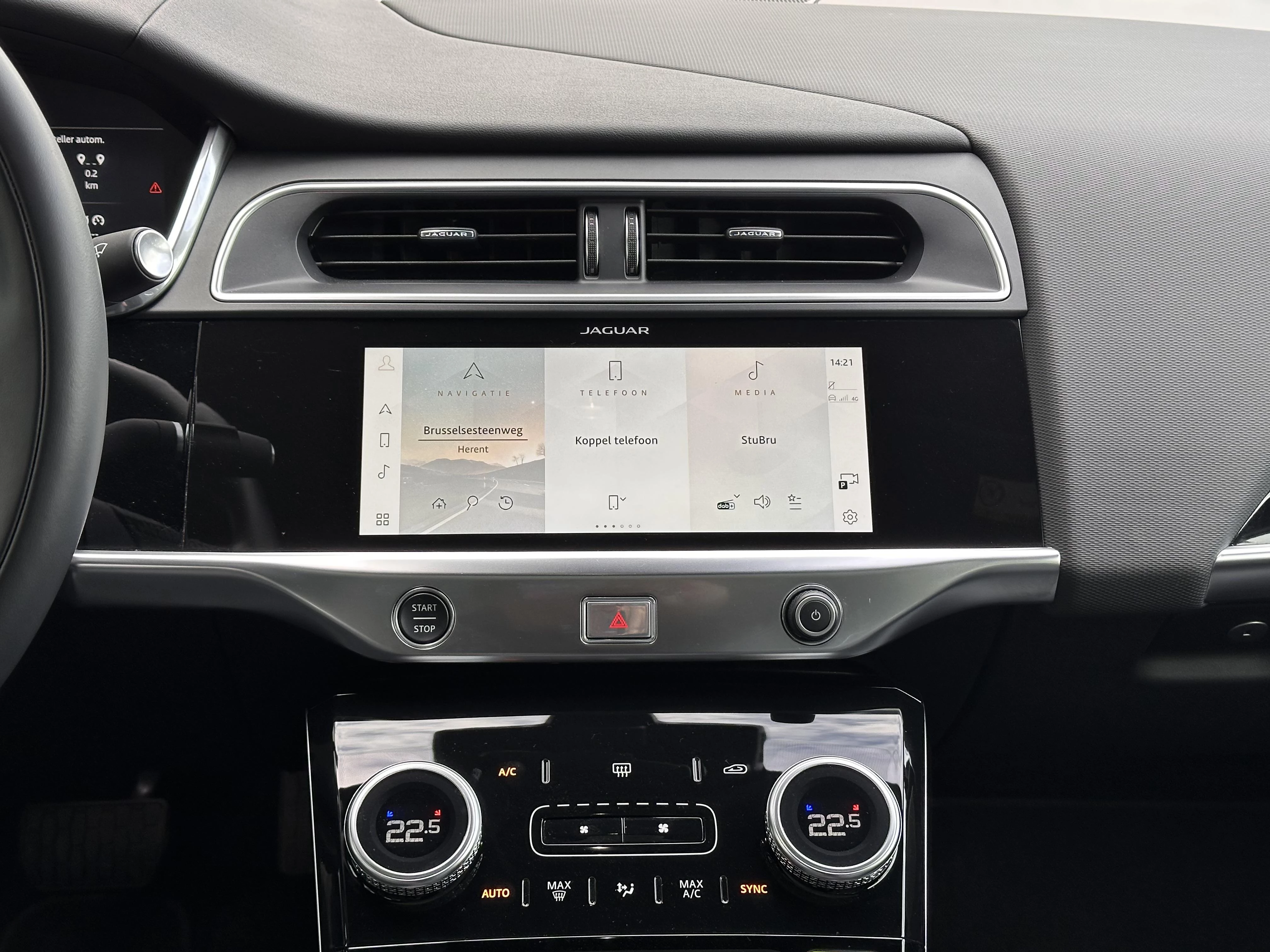 Jaguar-I-PACE-image-32