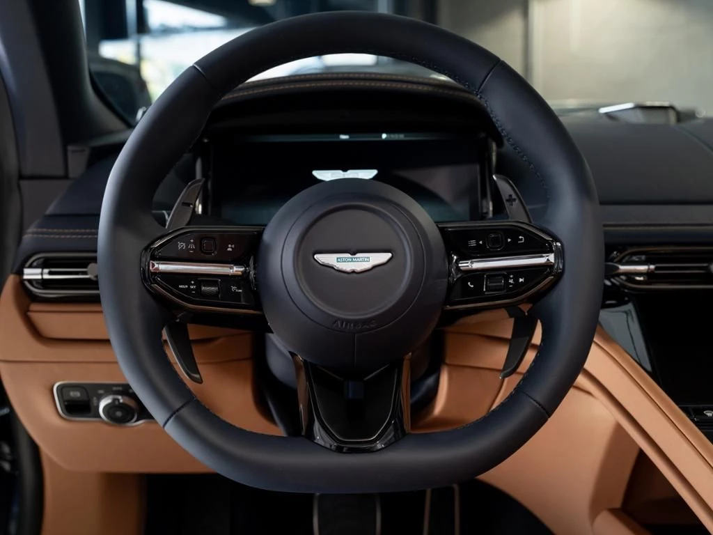 Aston Martin DB12 Volante Aston Martin Hamburg